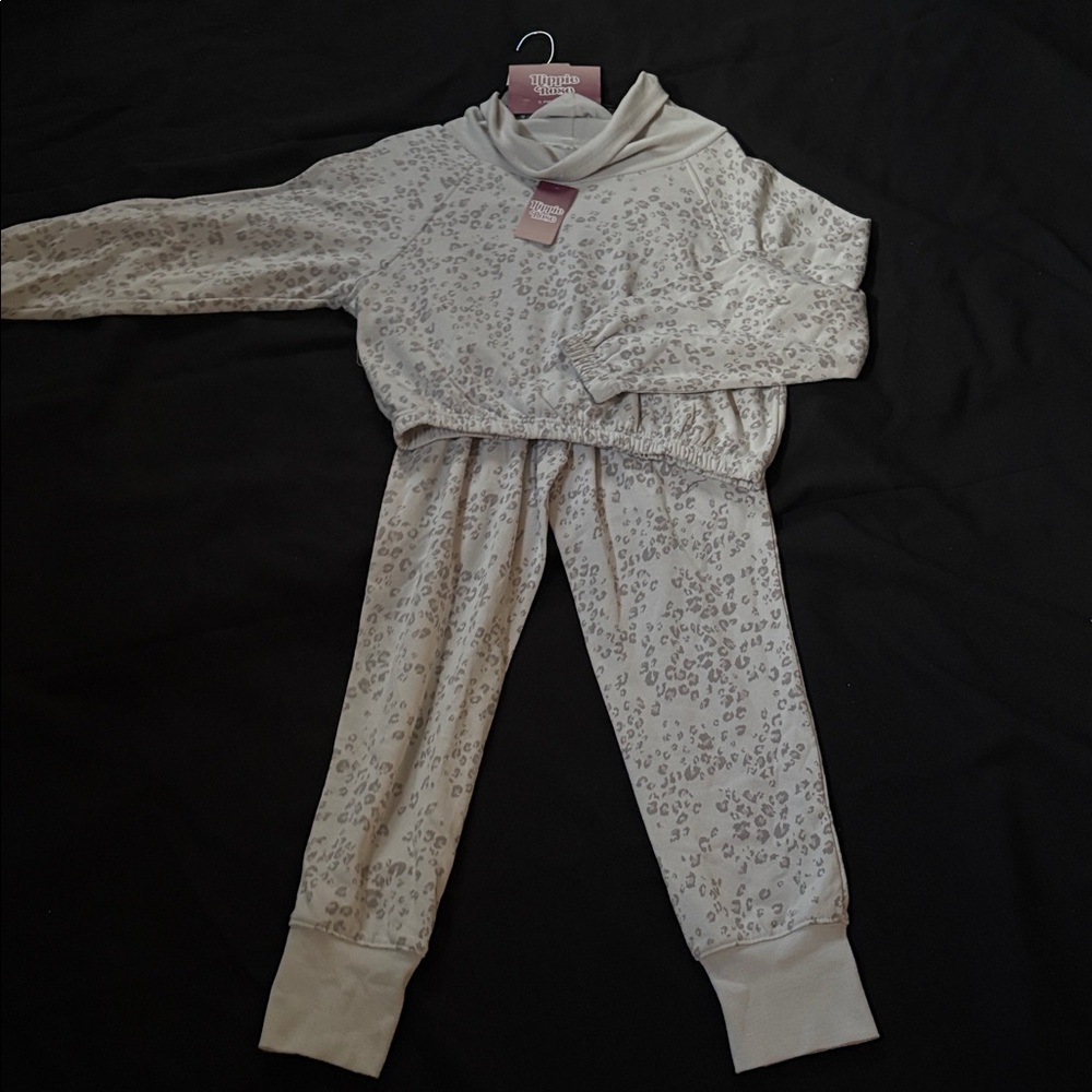 Hippie Rose Cream Leopard Lounge Set